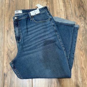 Hollister Curvy Ultra High-Rise Vintage Straight Jean